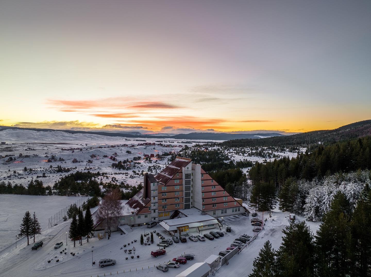 Otkrijte Adria Ski - očaravajući hotel, predivne ski staze i vrhunska ...